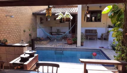 Open House vende - BAIXOU!!! Casa Duplex De 4 Qts, 2 Suite, Com Quintal E Churrasqueira