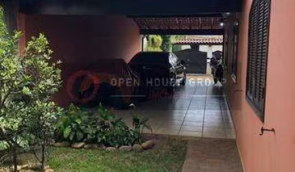 BAIXOU!!! Open House Imóveis vende- Casa com 3 quartos em Itaipu Avenida Central.