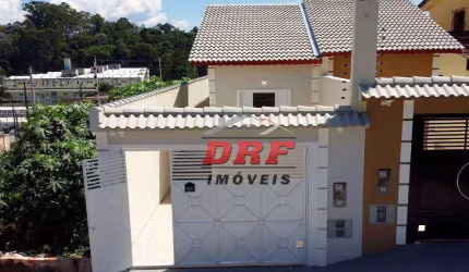 Casa com 3 dormitórios 1 suíte 2 vagas à venda, 89 m² por R$ 650.000 - Jordanópolis - Arujá/SP