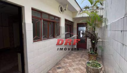 Casa Terrea No Jardim Rosa de França com 3 Dormitórios, Quintal e Dua Vagas Cobertas R$450.000