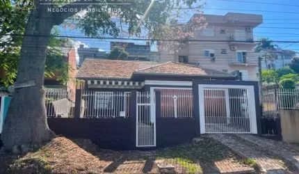 Casa com 2 quartos à venda na Rua Júlio Birck, 104, Vila Nova, Novo Hamburgo por R$ 600.000