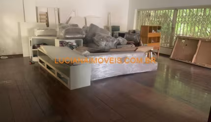 CASA ASSOBRADADA DE 480 M² COM 3 DORMITORIOS