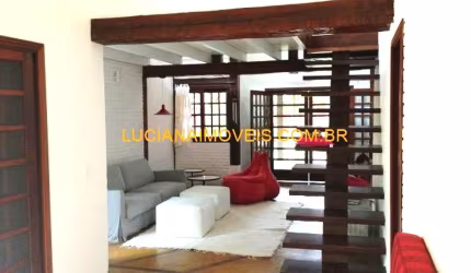 SOBRADO DE 380 M² EM SÃO SEBASTIÃO COM 4 DORM.