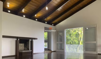 Linda Casa com Piscina e Vista da Cidade em Boa Vista, Novo Hamburgo - Imperdível!