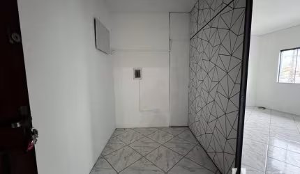 Sala bem localizada no bairro Cordeiros em Itajaí!