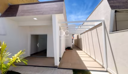 Casa com 3 quartos à venda na Rua Oitenta e Cinco, Jardim Atlântico Leste (Itaipuaçu), Maricá por R$ 570.000
