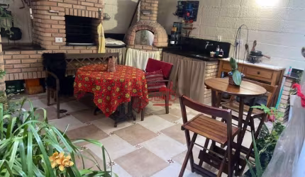 Casa à Venda em Cotia, SP - Condomínio Village Wimbledon - Jardim Passárgada I: Descubra o Conforto e Segurança a 500 metros da Raposo Tavares