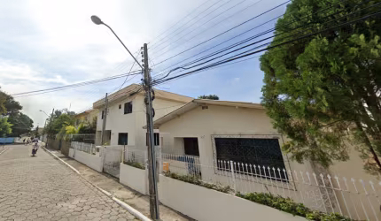Sobrado a Venda com 3 dormitórios + Casa com 2 dormitórios