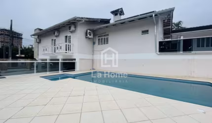 Casa com 3 quartos à venda em Água Verde, Blumenau , 397 m2 por R$ 1.200.000