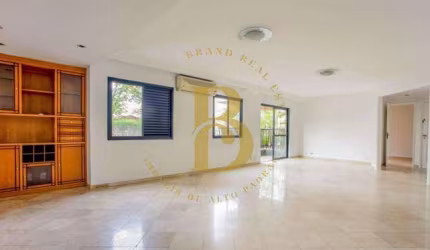 Apartamento iluminado, com vista permanente, localizado em Moema.