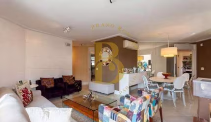 Apartamento impecável, com acabamentos refinados, localizado no Campo Belo.