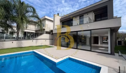 Casa de condomínio com 372 m², 3 quartos sendo 3 suítes em Alphaville.