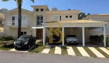 Casa de condomínio com 460 m², 4 quartos sendo 4 suítes à venda no bairro Alphaville.
