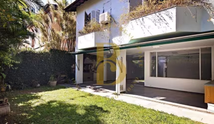Casa de condomínio com 266 m², 4 quartos sendo 3 suítes à venda no bairro Jardim Morumbi.