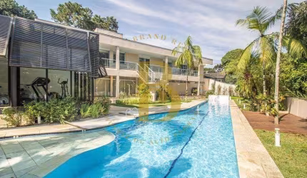 Casa de vila com 696 m², 3 quartos sendo 3 suítes à venda no bairro Chácara Monte Alegre.