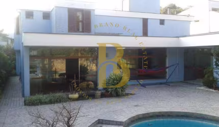 Casa com 792 m² de área construída a $3.385 o m²