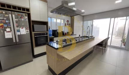 Casa com 130 m² em condomínio, 3 quartos sendo 1 suíte à venda Granja Viana