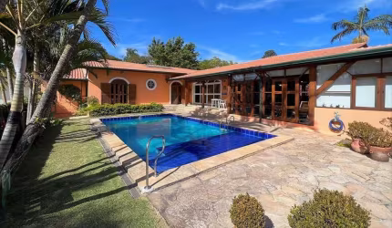 Chácara Vianna -TÉRREA! 5 dormitórios, salão envidraçado, piscina e quadra poliesportiva