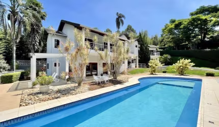 Condomínio Dom Henrique II - 5 suítes. Moderna e impecável, piscina, gourmet + LOFT