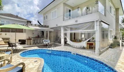 Condomínio Solar dos Nobres / Fazendinha - 4 suítes, piscina, gourmet, ótima localização!