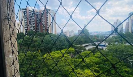 Espaçoso e a pé de tudo que a região central de Alphaville oferece - america