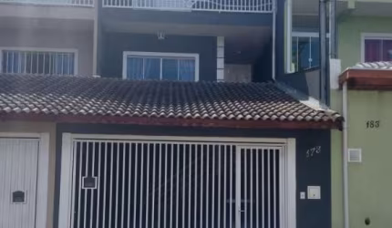 Sobrado à Venda - 125 m² de Terreno e 80 m² de Construção - Rua Sem Saída