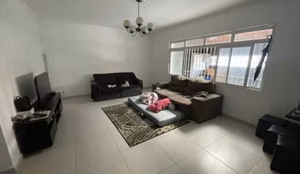 Três Casas no Mesmo Terreno - Ideal para Investimento ou Família Grande