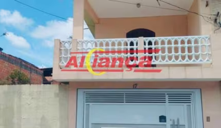 Sobrado à venda no Jardim Nova Cidade, com 3 quartos sendo 1 suíte.