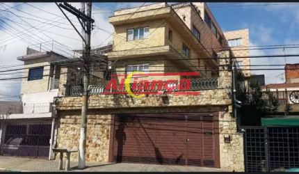 Sobrado na Vila Maria com 680 metros de área construida, 09 dormitórios, 04 suites, 06 vagas