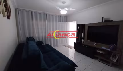 Casa Sobrado com 3 dormitórios sendo 1 suíte, vaga para 2 carros no Jardim Presidente Dutra