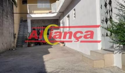 CASA COM EDICULA E BASTAANTE ESPAÇO!