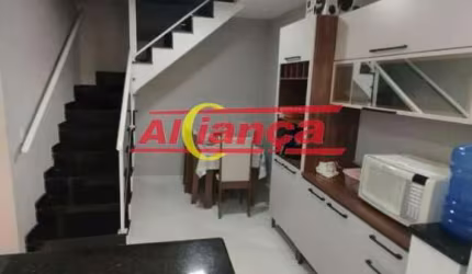 VENDO SOBRADO COM DUAS CASAS E UM SALÃO COMERCIAL!