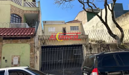 CASA COM 2 QUARTOS, ATÉ 3 VAGAS (CARROS P) E QUINTAL NA VILA ROSÁLIA EM GUARULHOS, SP