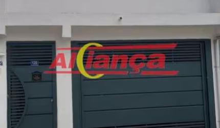 Casa com 2 dormitórios e vaga para 2 carros.