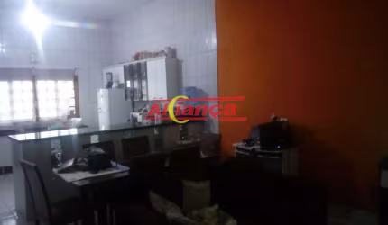 Casa de 250 m² Jardim Lenize - GUARULHOS/SP Esta casa com 2 dormitórios, 1 banheiro, ar-condicionado