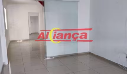 Vende-se sobrado no Tatuapé com 3 quartos, 2 vagas e excelente localização. Agende sua visita