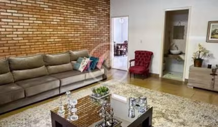 Casa com 4 Quartos e 4 banheiros à Venda, 370 m² por R$ 1.250.000 codigo: 99237