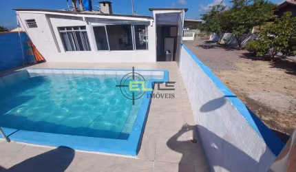 Casa  à venda, com Piscina de 02 dormitórios, sendo 01 suíte na Pinheira - Palhoça