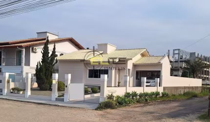 Casa à venda, com 03 dormitórios no Centro - Santo Amaro da Imperatriz