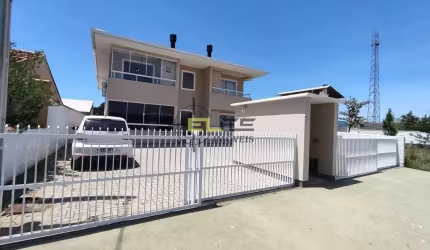 Apartamento à venda, mobiliado de 3 dormitórios (1  suíte) com sacada fechada e churrasqueira na Pr