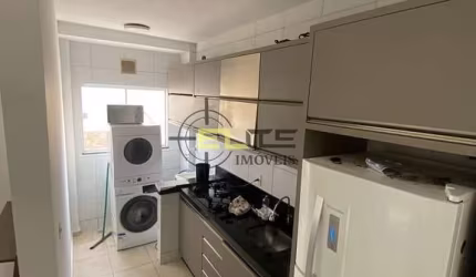 Apartamento à venda, com 2 dormitórios, sacada e churrasqueira no Aririú, em Palhoça/SC