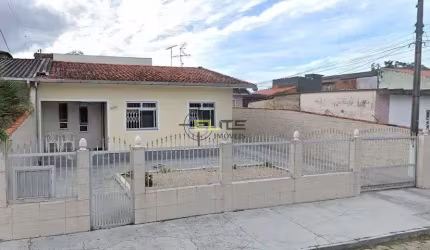 Vende-se 2 casas no mesmo terreno no Bairro Areias/São José.