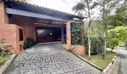 Casa de alto padrão em condomínio de luxo em Palos Verdes, Carapicuíba-SP: 3 quartos, 3 suítes, 3 salas, 4 banheiros, 8 vagas, 321,32 m².