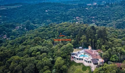 Casa de Luxo à Venda em Condomínio Exclusivo em Cotia-SP - 4 Quartos, 8 Salas, 2 Banheiros, 200 Vagas - Imperdível!