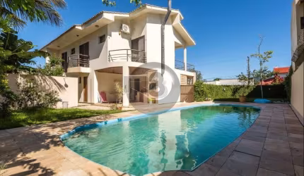 Casa Ampla com piscina, 5 quartos, Itacorubi !