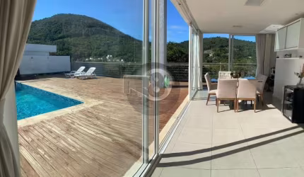 Maravilhosa casa em condomínio fechado