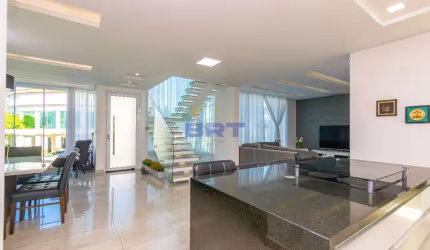 Casa à venda em Curitiba, Bairro Alto, com 03 quartos, com 318.23 m²
