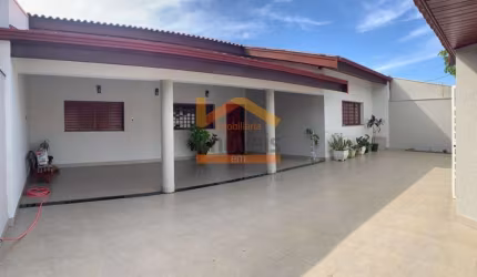 Casa com 3 quartos à venda no Jardim Amélia, Americana  por R$ 800.000