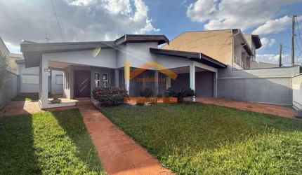 Casa para locação em Americana-SP, Parque Novo Mundo: 4 quartos, 1 suíte, 3 salas, 4 banheiros, 4 vagas, 245m². Venha conferir!