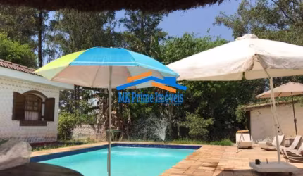 Sobrado de 500mt² com 6 Dormitórios sendo 1 Suíte com Piscina